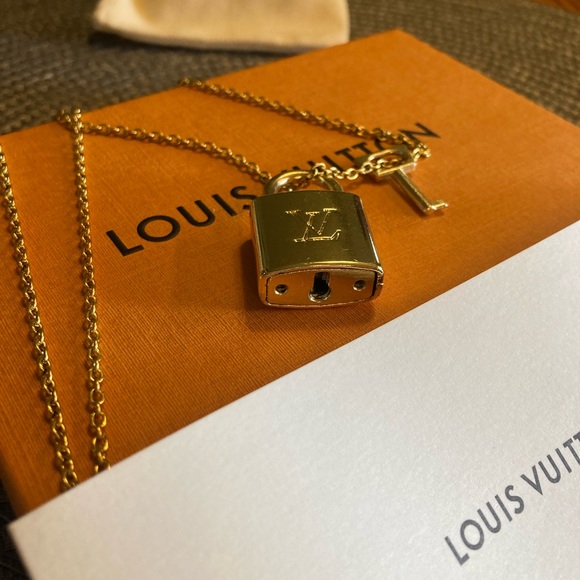 Louis Vuitton Lock & Key Necklace with box - Picture 14 of 17